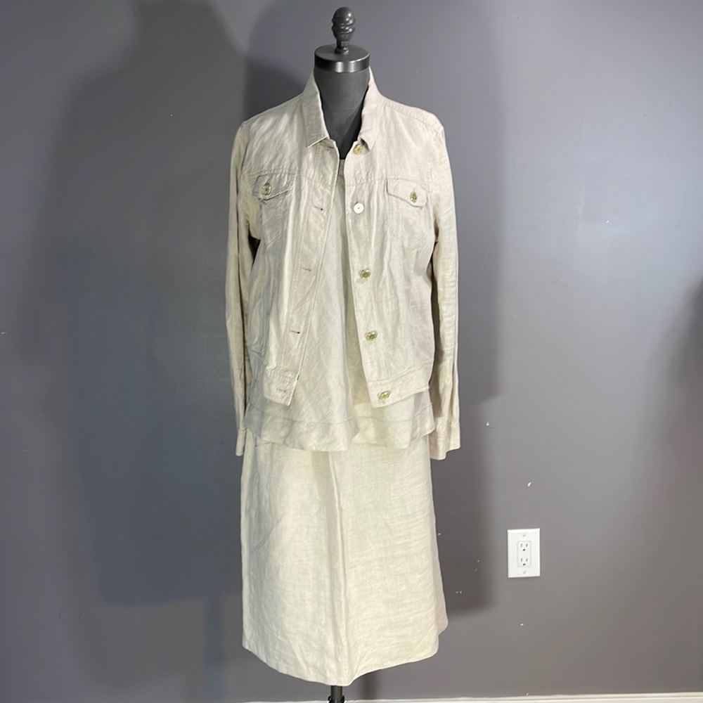 3 piece 100% linen suit - fully lined skirt and jacket size 14.  Shell LG